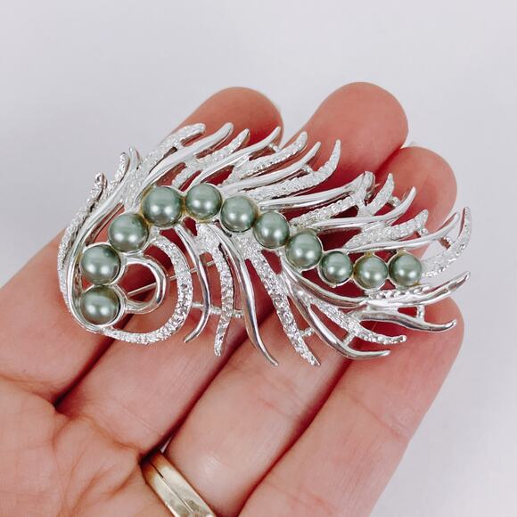 VTG Signed Sarah Coventry 60s Silver Tone Feather Brooch Green Faux Pearls - Picture 2 of 14